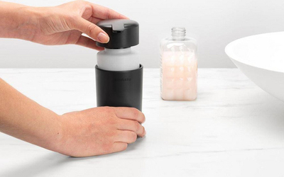Shpërndarës sapuni për banjo Brabantia Anthracite ReNew, 250 ml
