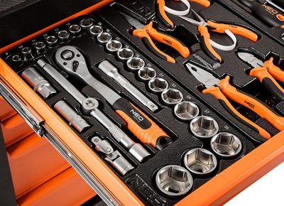 Karrocë veglash NEO TOOLS 84-214-6, 5 sirtarë, 117 vegla, e zezë