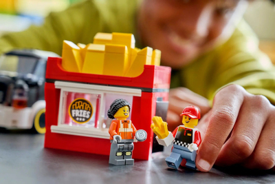 Set LEGO City French Fries Van 60488, furgon fast food, për fëmijë