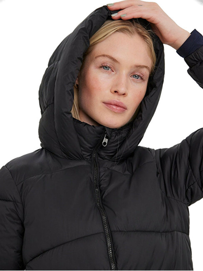 Xhaketë e shkurtër Vero Moda VMUPPSALA Regular Fit SHORT JACKET NOOS e zezë