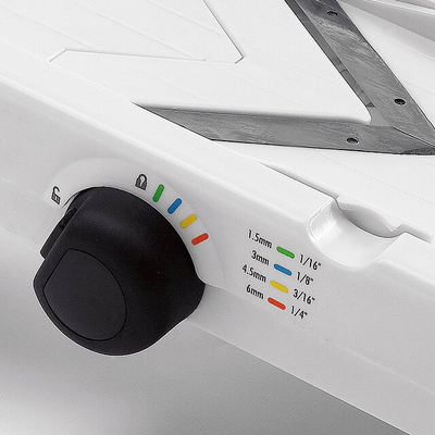 Prerëse mandoline kuzhine Oxo V-Blade Good Grips, teh V, trashësi e rregullueshme, e bardhë