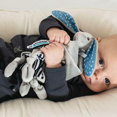 Batanije përkëdhelëse për fëmijë Whisbear DouDou Cuddly Bunny, e hirtë