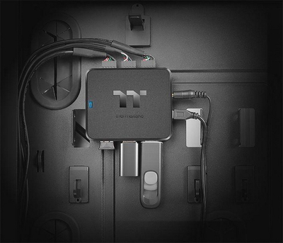 HUB për karikim Thermaltake 3x USB-A + 3x USB-A 2.0, i zi