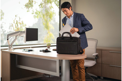 Çantë dore për laptop Kensington Contour 2.0, 15.6", e zezë