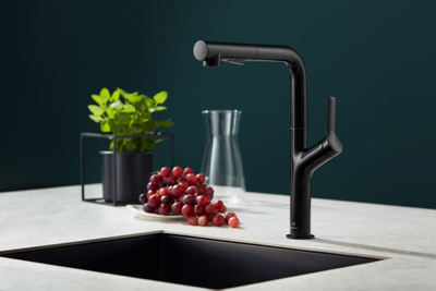 Rubinet kuzhine KFA Duero Design 6623-220-81, me dush tërheqës, i zi mat