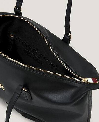 Çantë krahu për femra Tommy Hilfiger, e zezë