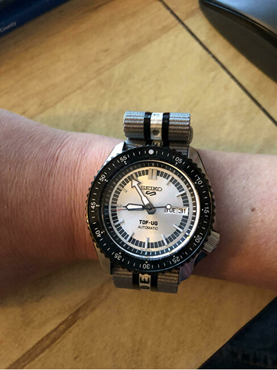 Orë për meshkuj Seiko 5 Sports Automatic SRPJ79K1 SKX, e hirtë