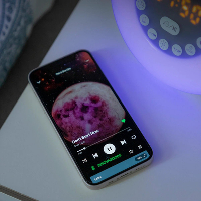 Orë alarmi Sunrilk InnovaGoods Sunrise, me dritë zgjimi LED, radio FM dhe Bluetooth, e bardhë