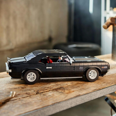Set LEGO® Icons 10304 Chevrolet Camaro Z28, 1456 pjesë