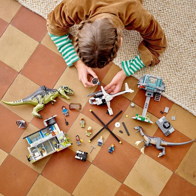 Set LEGO® Jurassic World™ 76949 Giganotosaur and therizinosaur attack 