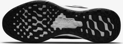 Atlete Nike Revolution 6 NN M DC3728-003, për meshkuj, të zeza