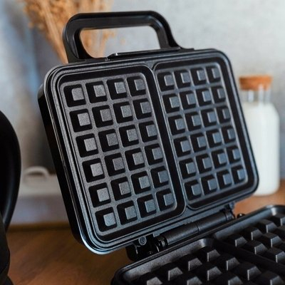 Aparat për waffle Eldom AK-2149, 1200W, pllaka jo ngjitëse, i zi
