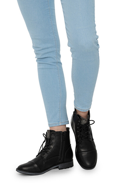 Çizme për femra Mustang 4060891847418, të zeza