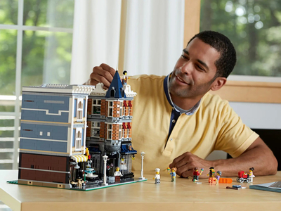 Set ndërtimi LEGO Creator Expert Assembly Square 10255, modular, shumëkatësh, shumëngjyrësh