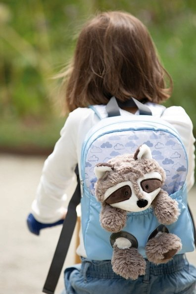 Çantë shpine për kalamaj Nici Travel Friends, me lodër rakun pelush, 25 cm, blu e çelët