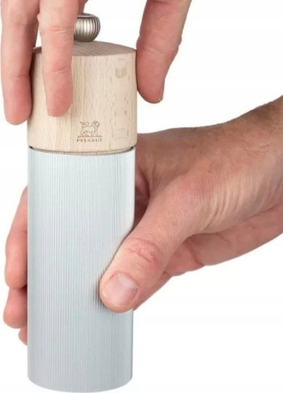 Mелница за пипер Peugeot Line, 18 cm, природно дрво и алуминиум, сива