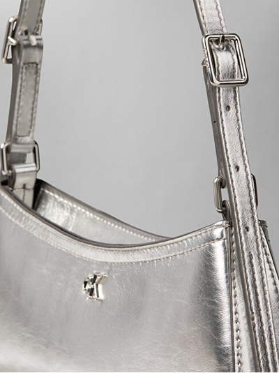 Çantë shpatulle Calvin Klein Metallic Small Shoulder Bag, e vogël, ngjyrë gri metalike