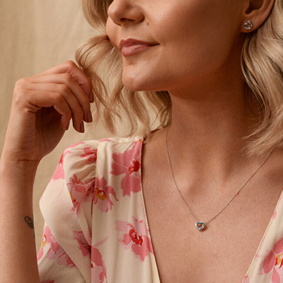 Hot Diamonds Amulets Open Hearts Ѓердан од Стерлинг Сребро со Дијамантски Акцент