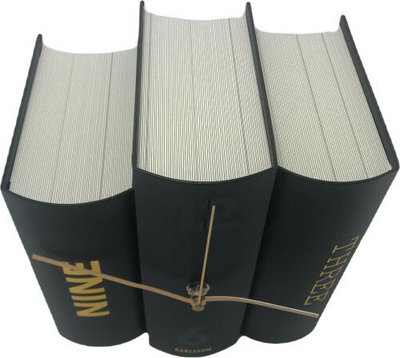 Orë tavoline Karlsson Book, dizajn dekorativ, shumëngjyrëshe