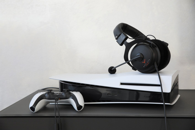 Kуфери гејминг Beyerdynamic MMX 300 PRO, со кондензаторски микрофон, затворени, црни