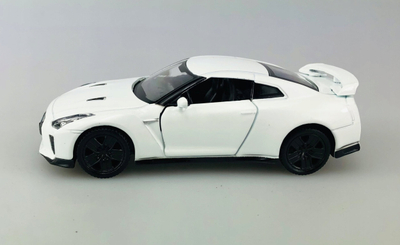 Makina Nissan GT-R R35 2017 White Daffi në shkallë, e bardhë