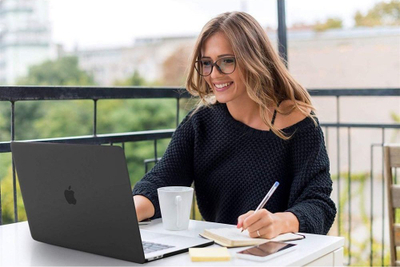 Mbulesë laptopi Tech-Protect SmartShell për MacBook Air 13" 2022, glitter transparente