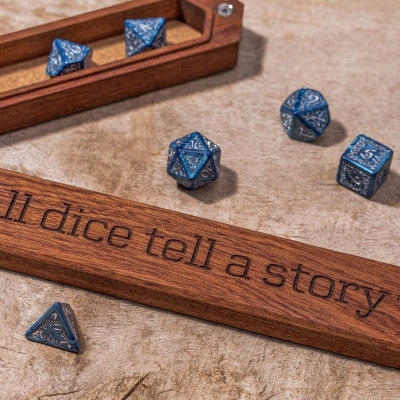 Kuti zare Q-Workshop Sapelli All Dice Box, dru sapelli, mbyllje magnetike, kafe e errët