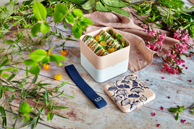 Kuti dreke bento Monbento MB Square Graphic Ginkgo, 1.7L, 2 ndarje, rozë me figura
