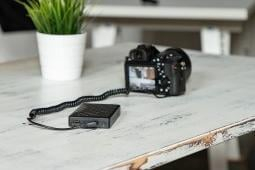 Power bank Newell PB-FZ100 me adapter baterie për Sony, ngjyrë e zezë