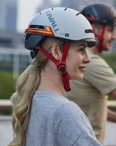 Helmetë urbane Livall BH51M NSO, Bluetooth JBL me LED dhe SOS, madhësia M, gri e hapur