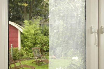 Rrjetë kundër insekteve Tesa InsectStop Standard, 1x1 m, me shirit vetëngjitës, e bardhë