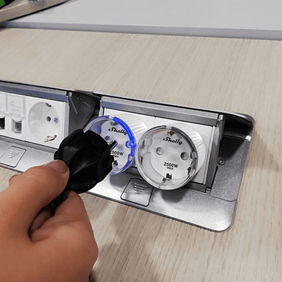 Prizë me rele Shelly Plug S - e menaxhueshme me WiFi për Smart Home