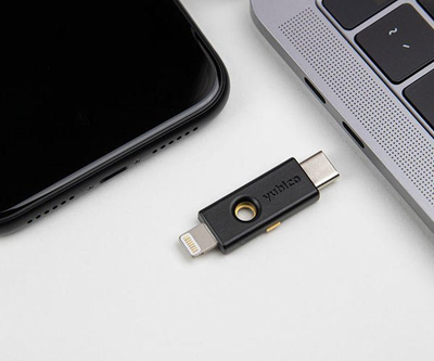 Çelës sigurie Yubico YubiKey 5Ci, USB C, Lightning, i zi