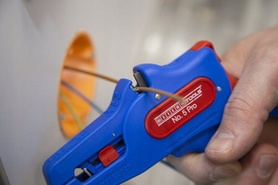 Mjet për zhvesh kabllosh Weicon Pro Wire Stripper No.5, me ndalesë të rregullueshme, i rehatshëm në dorë, ngjyrë e verdhë