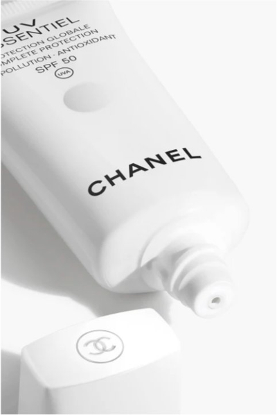 Krem dielli CHANEL UV ESSENTIEL, SPF50, kundra diellit dhe ndotjes, transparent