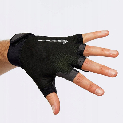 Doreza fitnesi Men's M ULTIMATE FG, shkumë me dendësi të lartë, ajrosje, të zeza