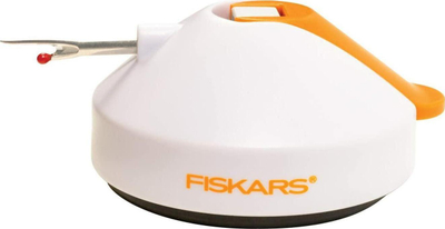 Zhbërës qepjesh Fiskars FS1059563, teh çelik inox, bazë me vakum, i bardhë me portokalli
