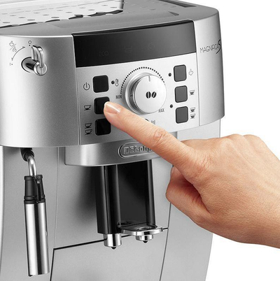 Makinë kafeje Espresso DeLonghi ECAM, e zezë/ argjendtë
