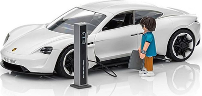 Set lodrash Playmobil Porsche Mission E 70765, me telekomandë RC, drita edhe zë, i bardhë
