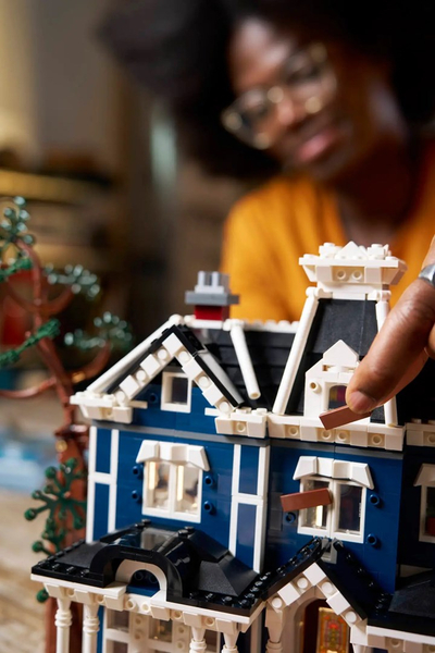 Set LEGO Icons Stranger Things Creel House 11370, model ndërtimi, për koleksionistë, shumëngjyrësh