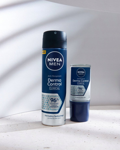 Antiperspirant roll on Nivea Men Derma Dry Control, 96h, 50ml, blu