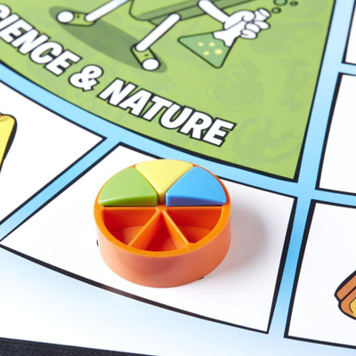 Lojë tavoline Hasbro Trivial Pursuit Family Edition, trivia për krejt familjen, 2-6 lojtarë, shumëngjyrëshe