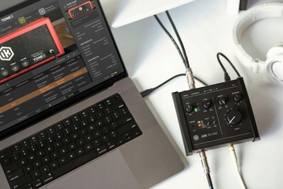Ndërfaqe audio IK Multimedia AXE I/O One, USB, për kitarë dhe bas, e zezë