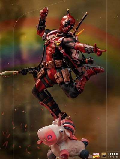 Figurë koleksionuese Iron Studios Marvel Deadpool Deluxe, shkallë 1/10, 24 cm, e kuqe me të zezë
