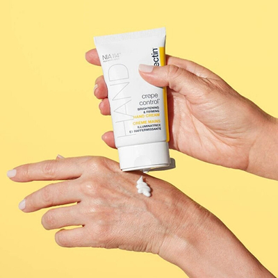 Krem për duar rigjenerues Crepe Control™ për ndriçim dhe forcim, 60 ml