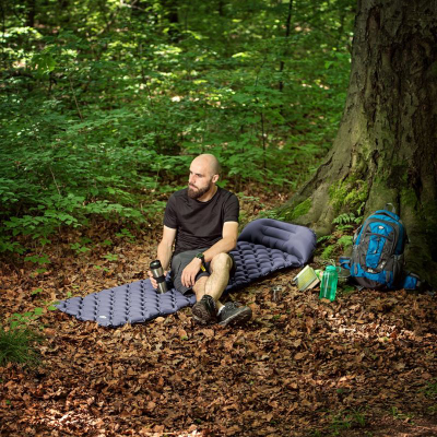 Dyshek kampingu Nils Camp NC4006, fryrës me pompë, trashësi 5 cm, gri e errët