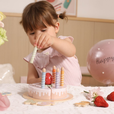 Set lodër druri PolarB Birthday Cake, tortë ditëlindjeje me 6 feta, me aksesorë, shumëngjyrësh