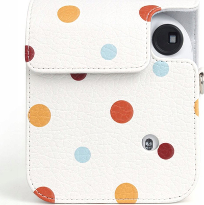 Futrollë LoveInstant për Fujifilm Instax Mini 12, lëkurë sintetike, me rrip shpatulle, e bardhë me pika