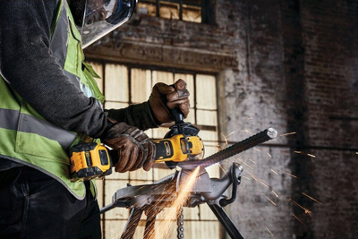 Gërryerës këndor DeWalt DCG409VS XR, 18V pa kabllo, 125mm, me valixhe