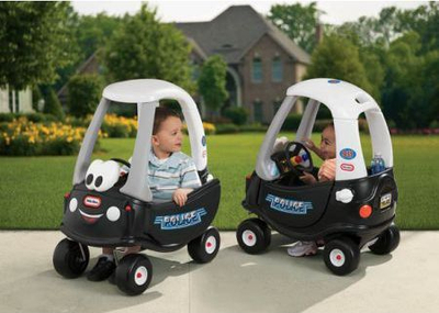 Makinë lodër ride on Little Tikes Patrol Cozy Coupe, me dysheme të heqshme, si makinë policie, e zezë